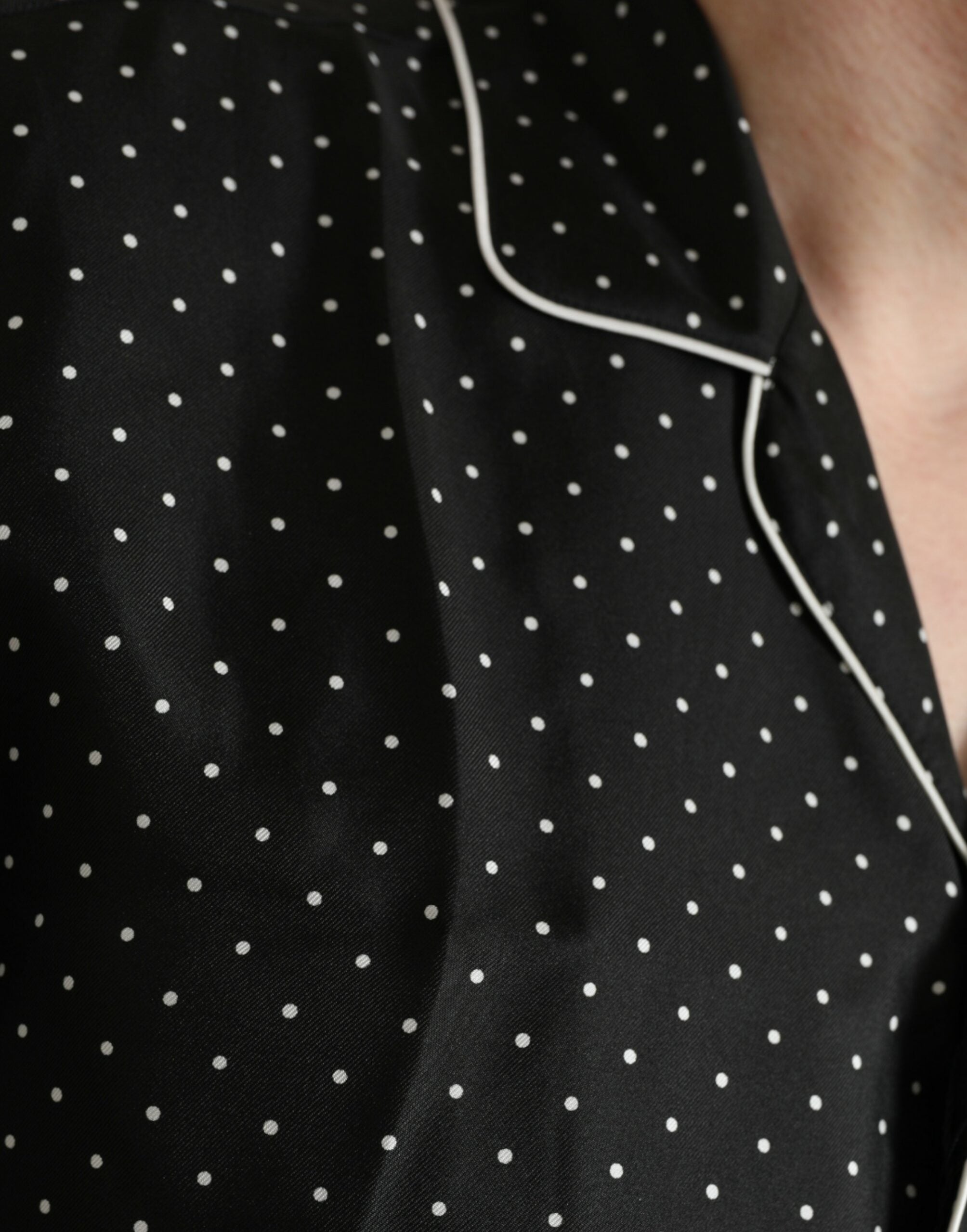 Camicia a maniche lunghe in seta a pois neri