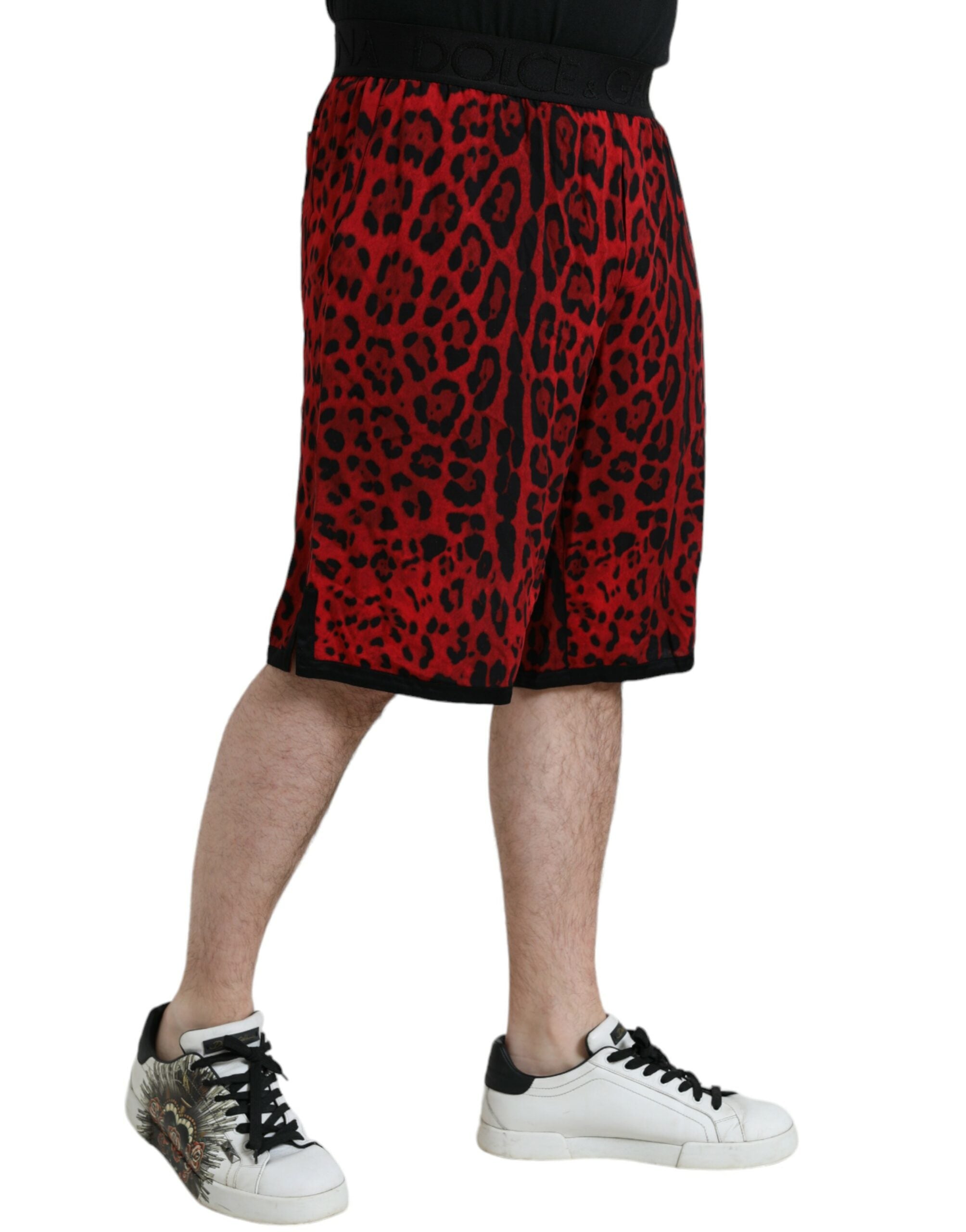 Bermudashorts aus Viskose mit rotem Leopardenmuster