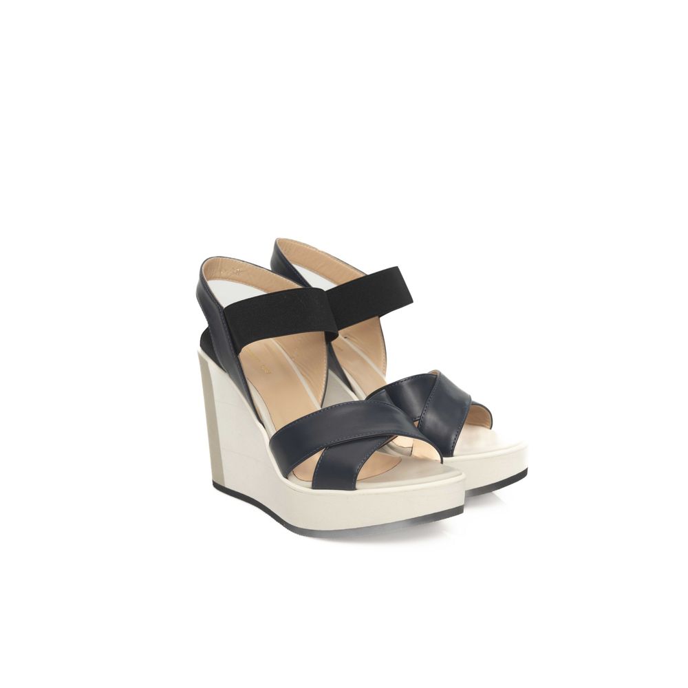 Damen-Sandale aus blauem Kalbsleder