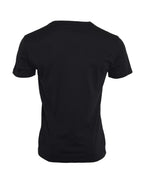 Schwarzes Baumwoll-T-Shirt mit kurzen Ärmeln und Silberkette