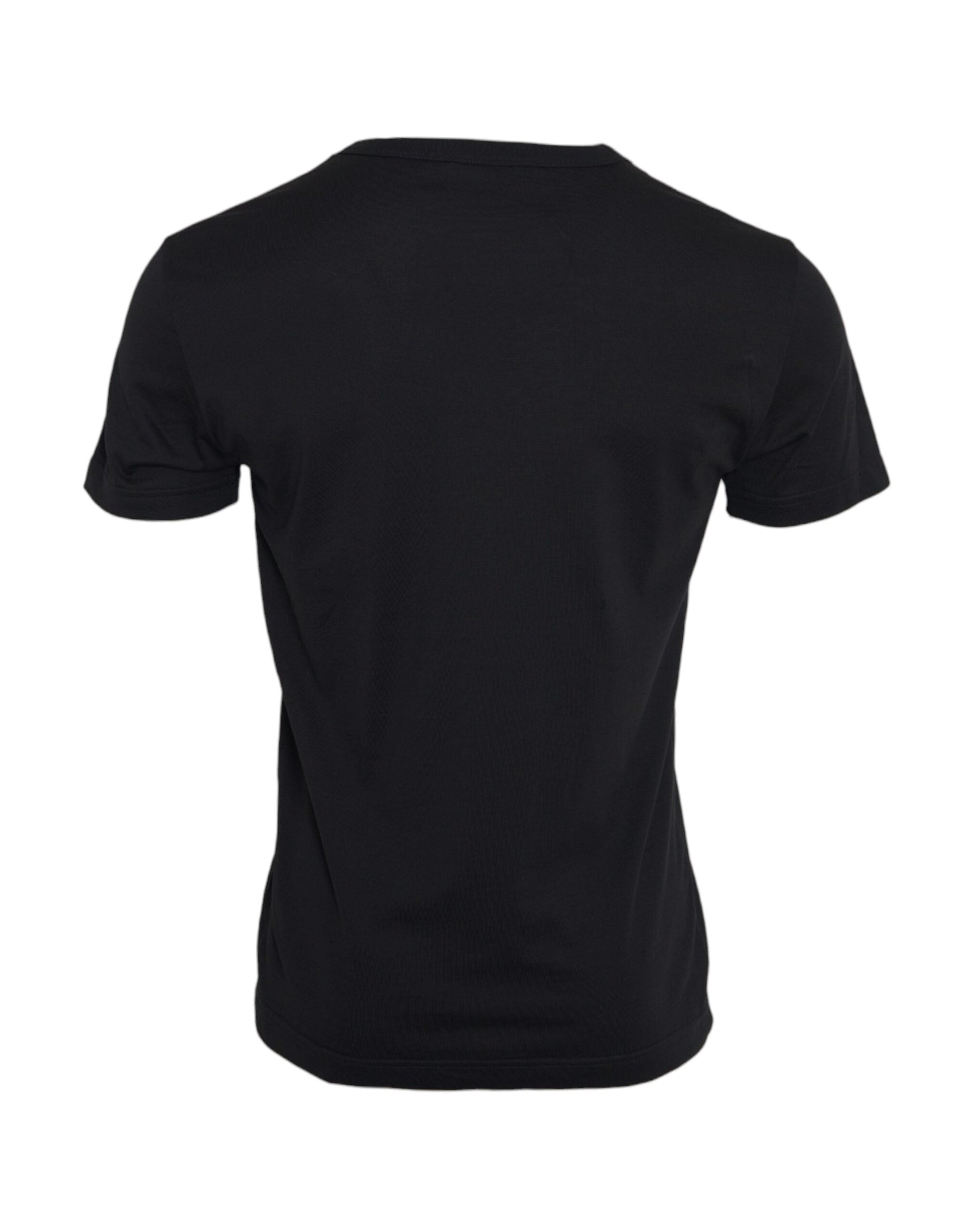 Schwarzes Baumwoll-T-Shirt mit kurzen Ärmeln und Silberkette