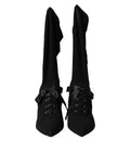 Schwarze Stiletto-Absatzstiefel auf halber Wadenhöhe