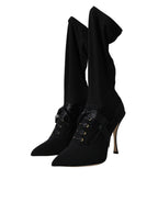 Schwarze Stiletto-Absatzstiefel auf halber Wadenhöhe