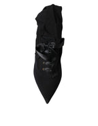 Schwarze Stiletto-Absatzstiefel auf halber Wadenhöhe