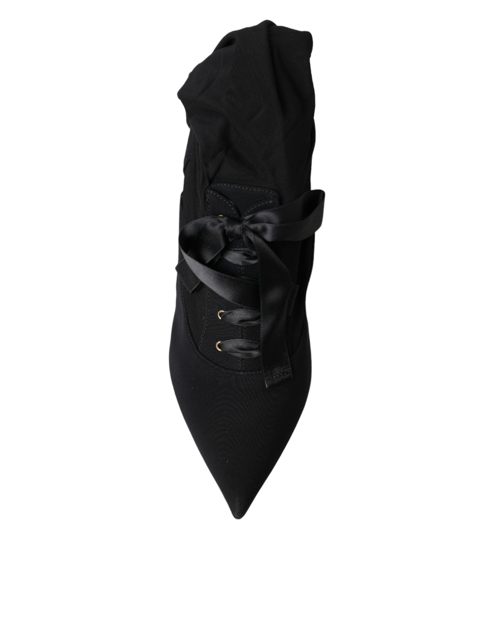 Schwarze Stiletto-Absatzstiefel auf halber Wadenhöhe