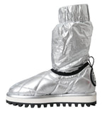Metallic-silberne gesteppte Logo-Patch-Stiefel