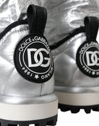 Metallic-silberne gesteppte Logo-Patch-Stiefel