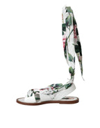 Mehrfarbige Sandalen mit Blumenmuster und Knöchelriemen
