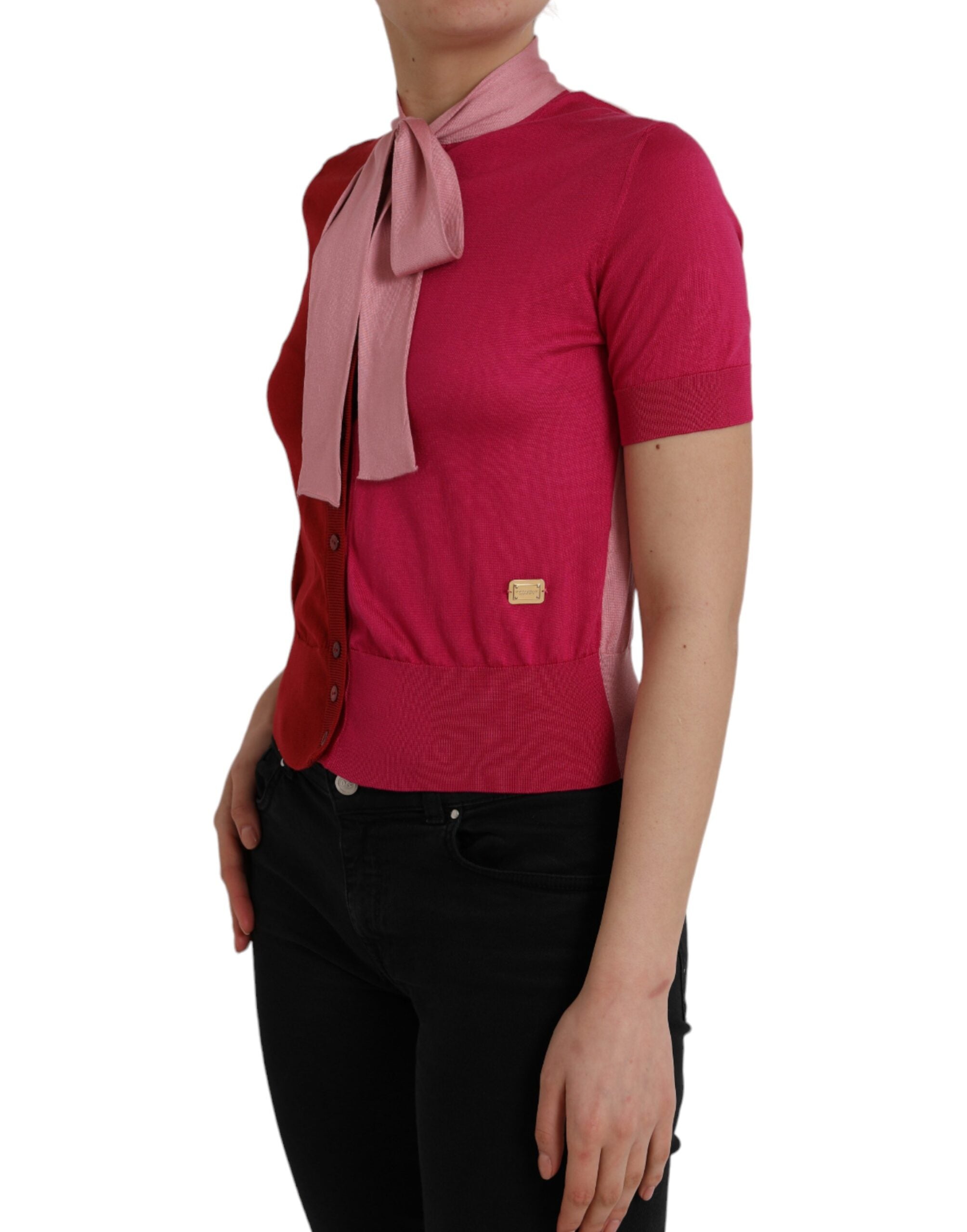 Rosa Kurzarm-Pullover mit Ascot-Kragen