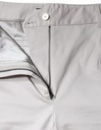Weiße Capri-Hose aus Baumwolle mit normaler Bundhöhe und schmalem Schnitt