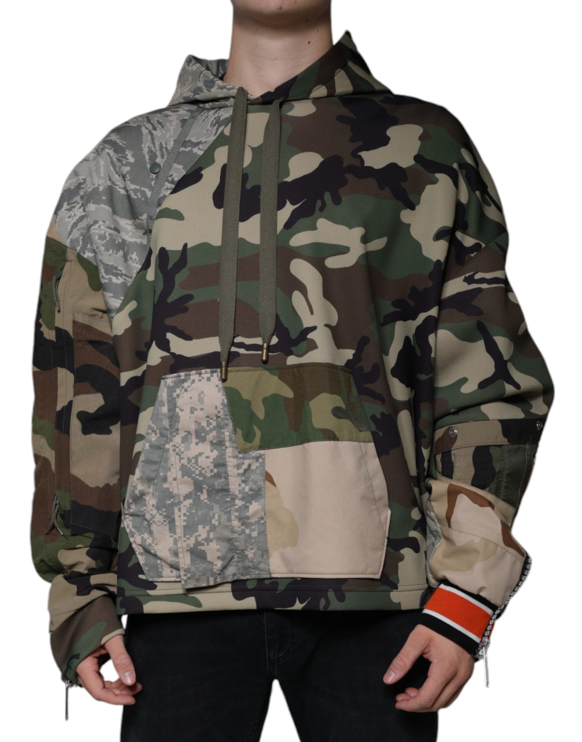 Mehrfarbiger Kapuzenpullover im Camouflage-Look