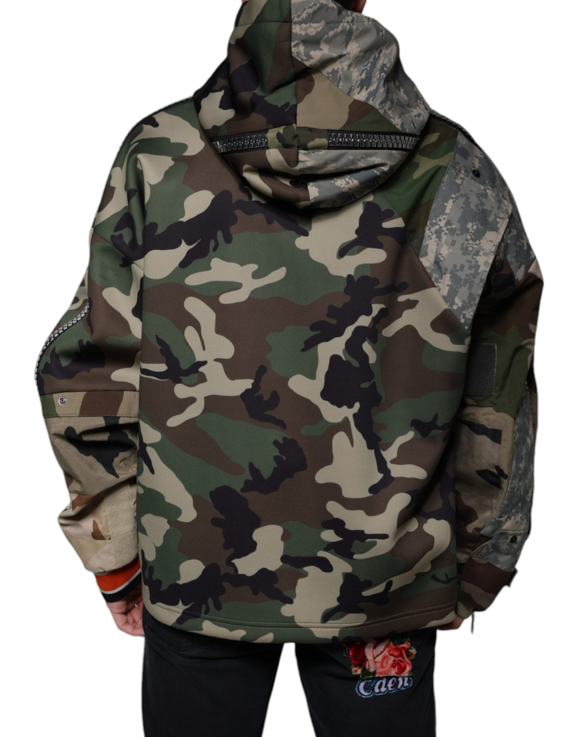 Mehrfarbiger Kapuzenpullover im Camouflage-Look