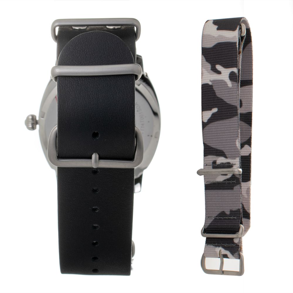 Uhr mit schwarzem Lederarmband