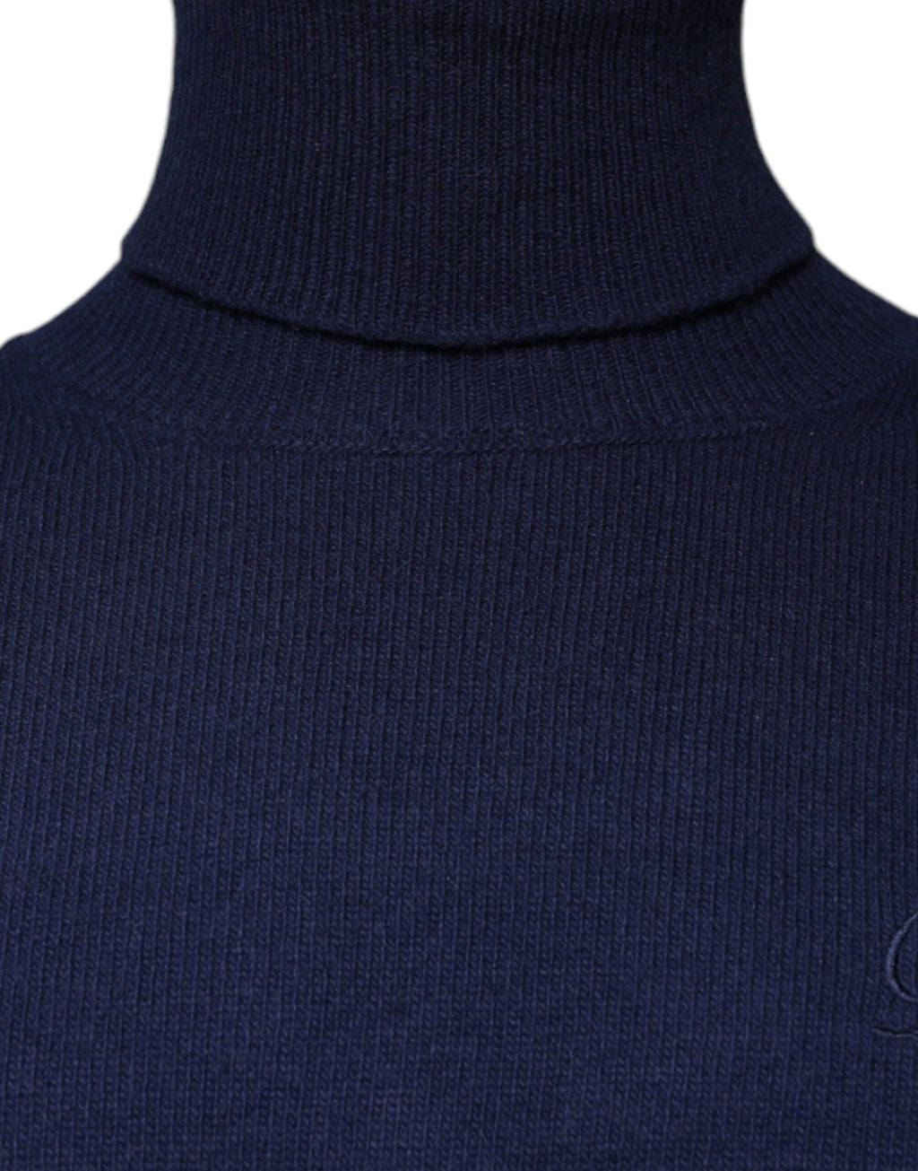 Blauer Rollkragenpullover aus Strick