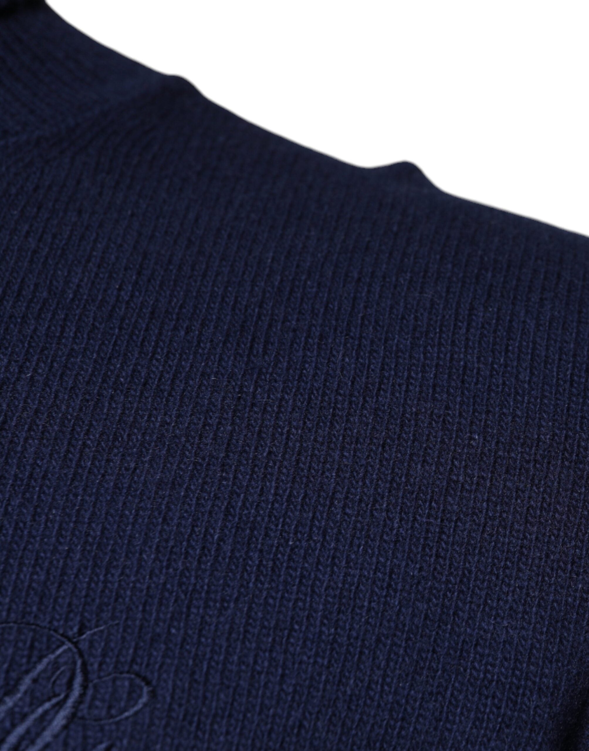 Blauer Rollkragenpullover aus Strick