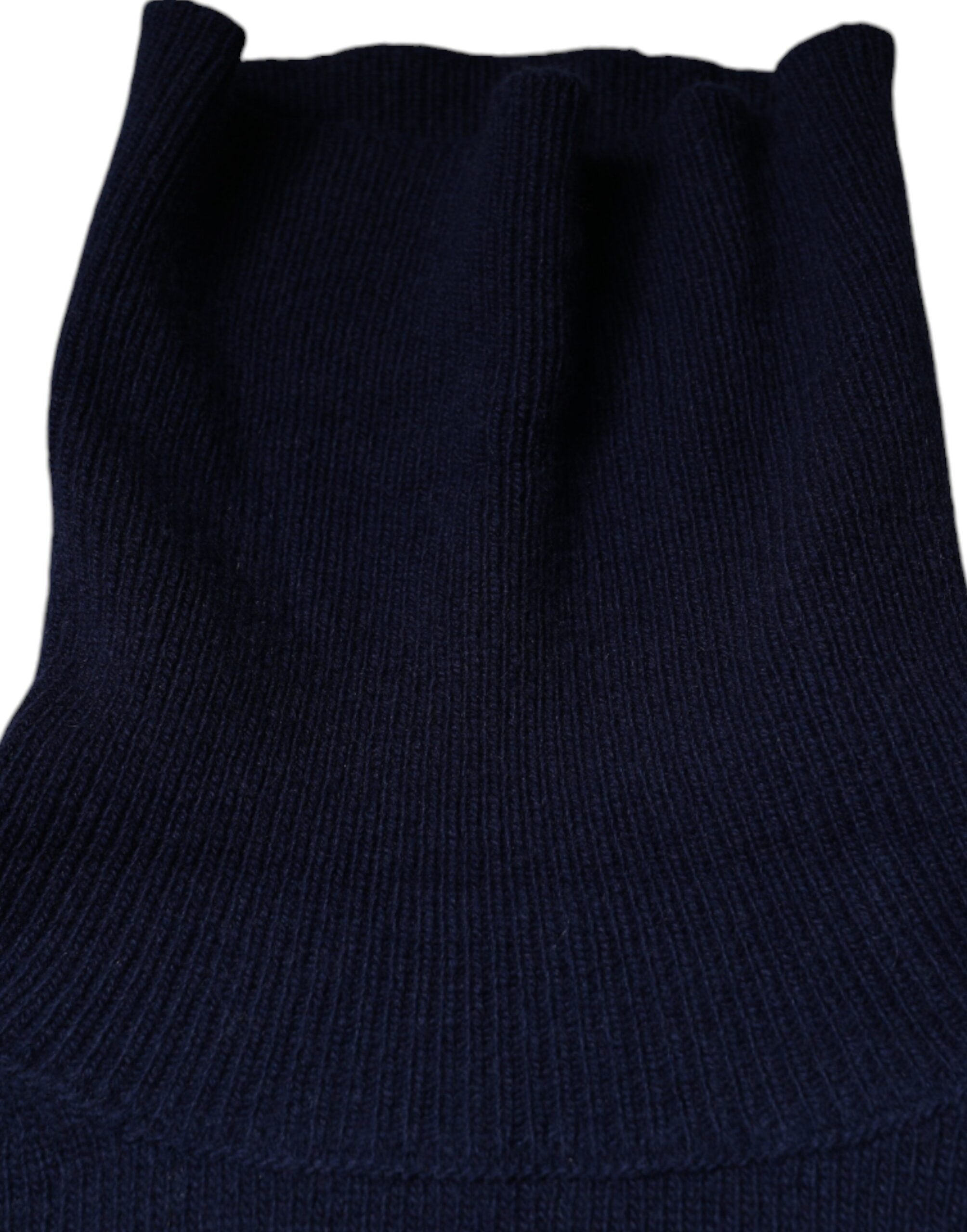 Blauer Rollkragenpullover aus Strick