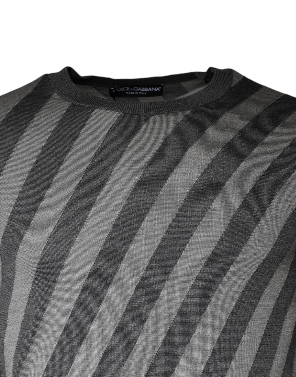 Grau gestreifter langärmliger Rundhals-Pullover