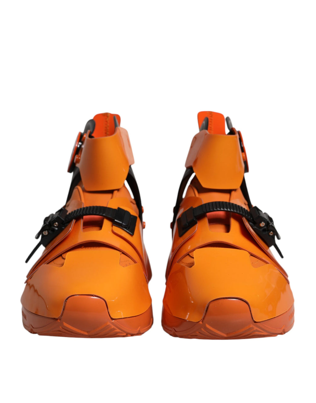 Orangefarbene klobige High-Top-Sneaker mit mehreren Einsätzen
