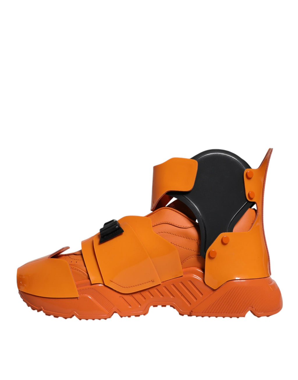 Orangefarbene klobige High-Top-Sneaker mit mehreren Einsätzen
