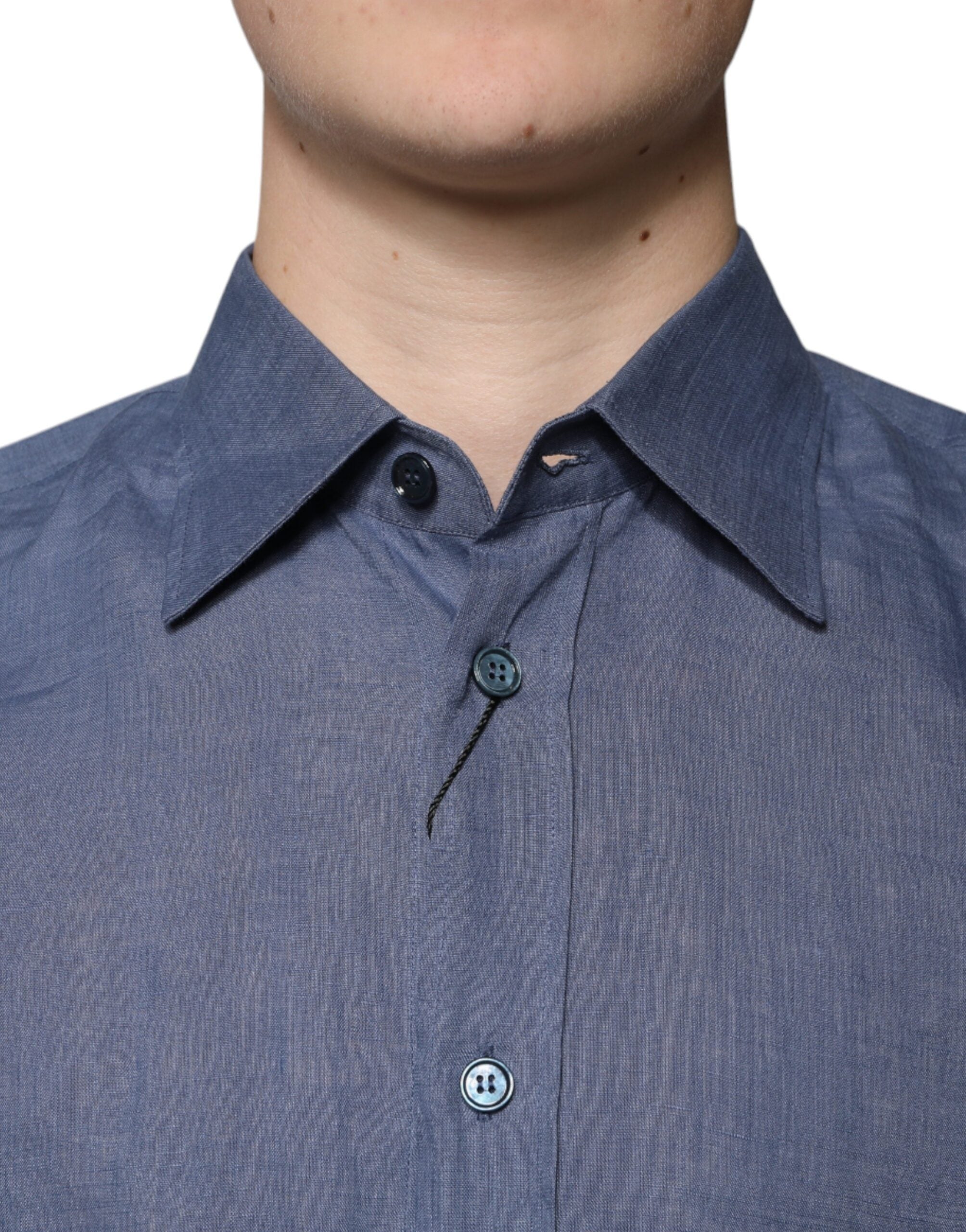 Freizeit-Langarmhemd mit Knöpfen und blauem Logo