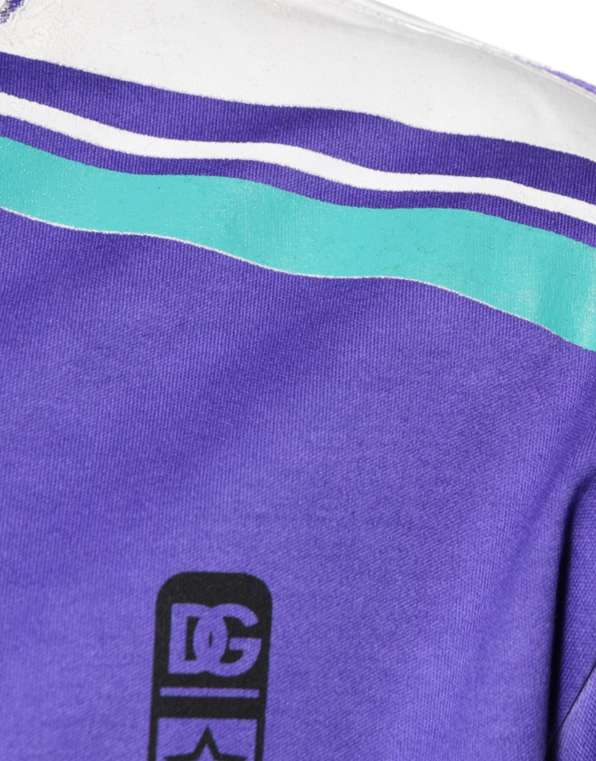 Lila T-Shirt aus Baumwolljersey mit V-Ausschnitt und Logo