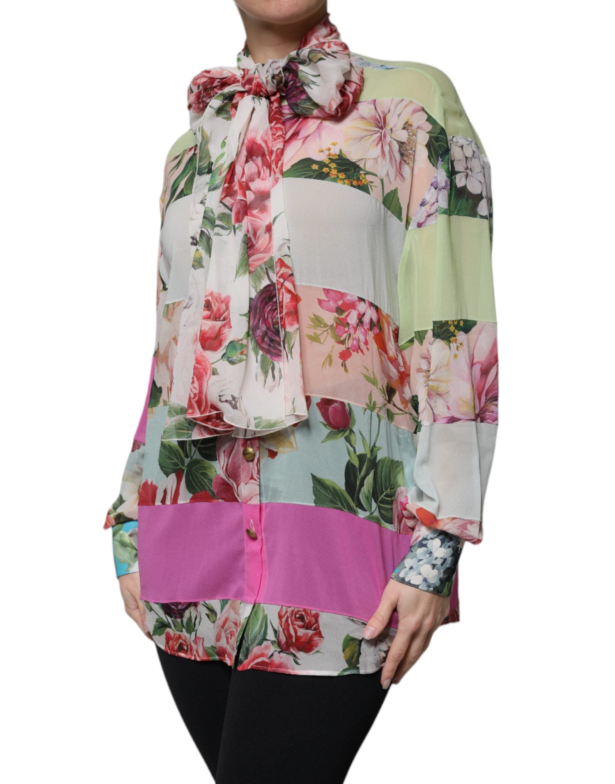 Mehrfarbiges Oberteil mit Blüten-Patchwork-Ascot-Kragen