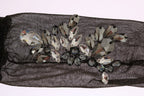 Schwarze elastische Socken mit Blumen und klaren Kristallen