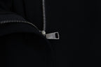 Schwarze Caprihose mit pinkfarbenen Streifen und Stretch-Anteil