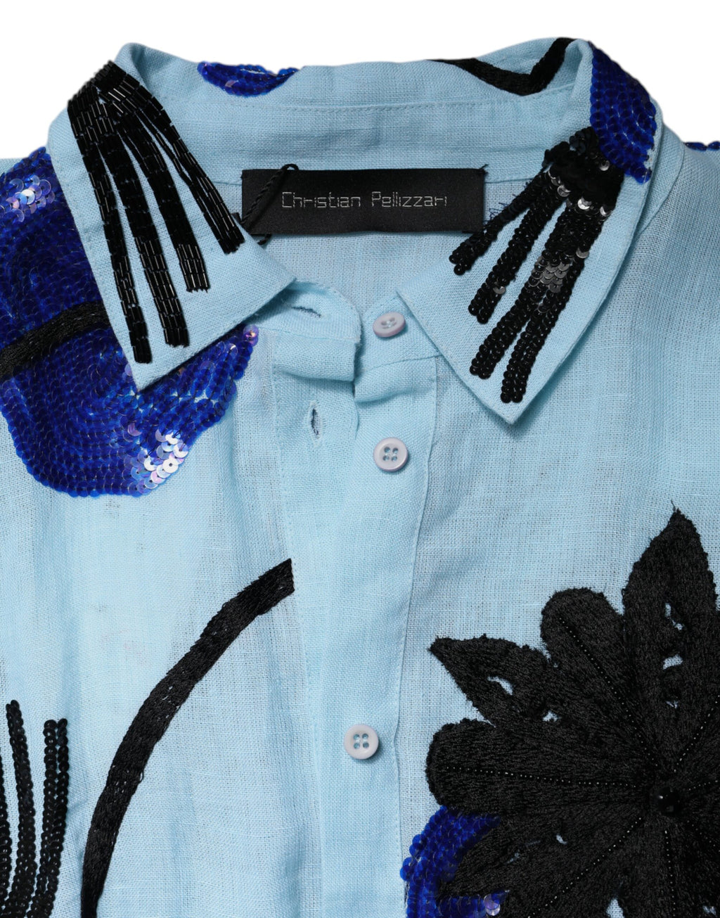 Hellblaues geblümtes, verziertes Hemdblusen-Maxikleid