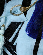 Hellblaues geblümtes, verziertes Hemdblusen-Maxikleid