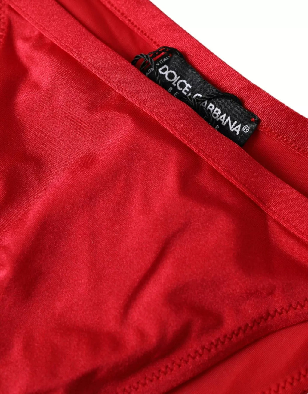 Roter Bikiniunterteil aus dehnbarem Nylon für Strand- und Bademode