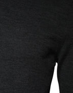 Grauer Rollkragenpullover aus Wolle