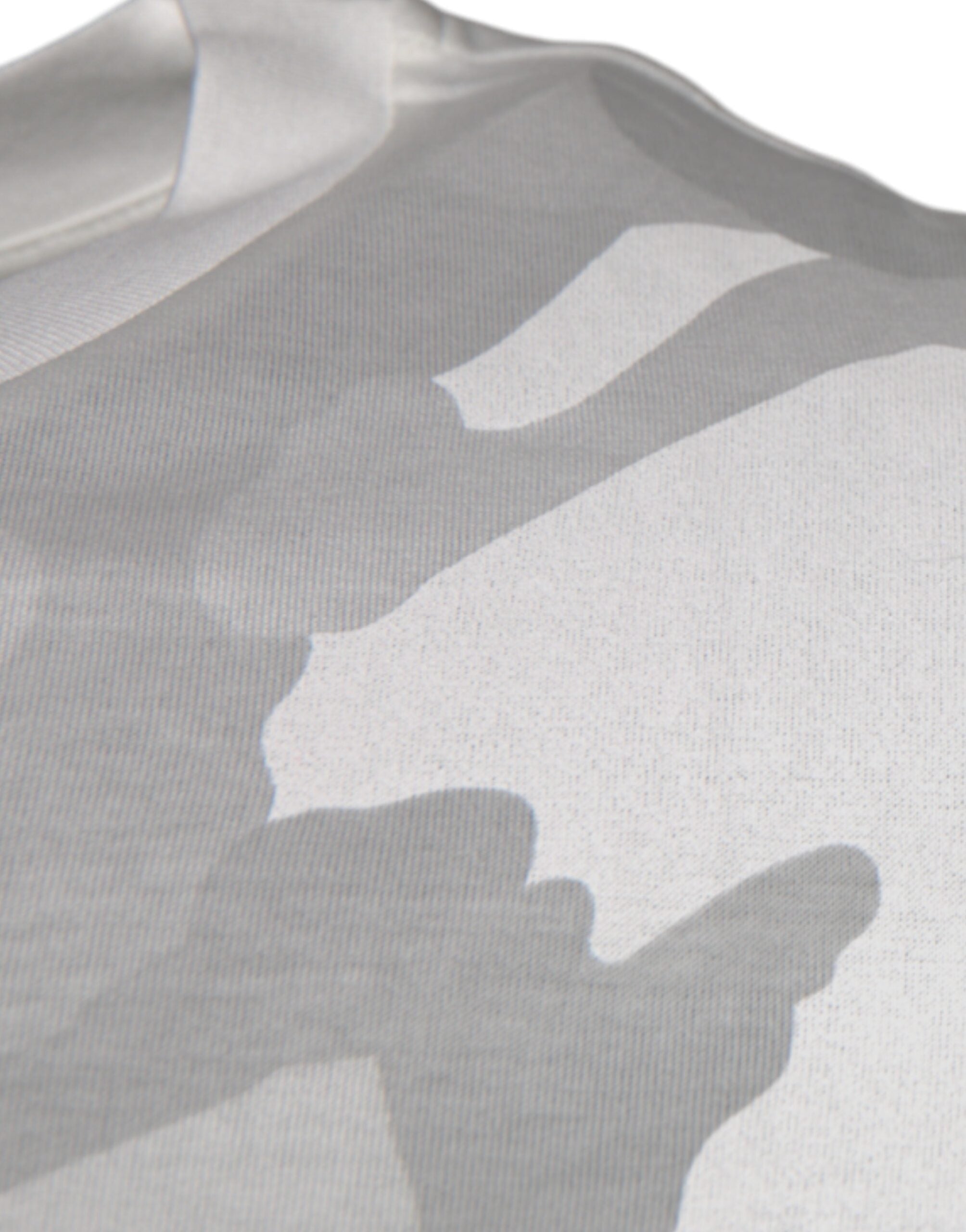 Weiß-graues Baumwoll-T-Shirt mit Rundhalsausschnitt und Camouflage-Muster