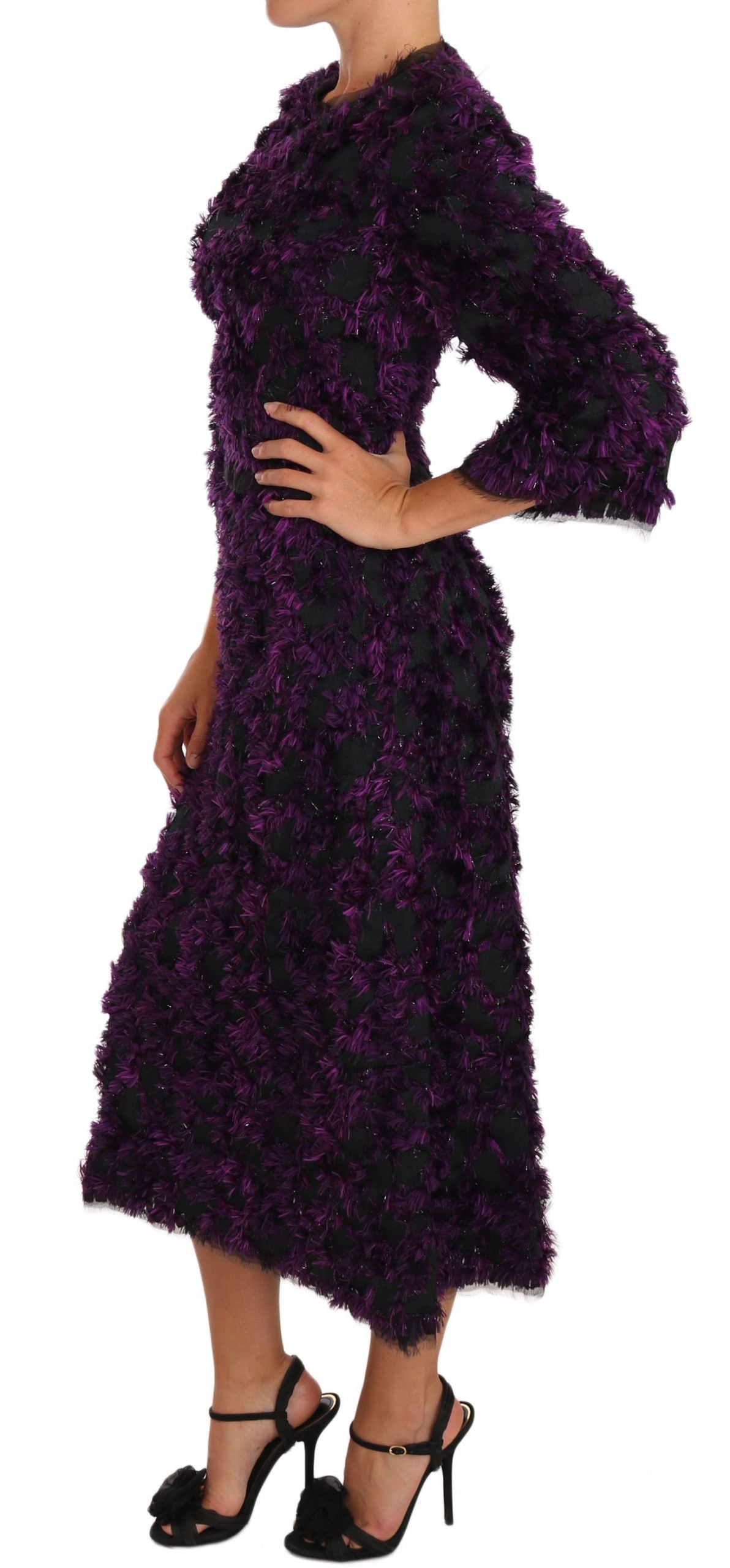 Lila figurbetontes Midikleid