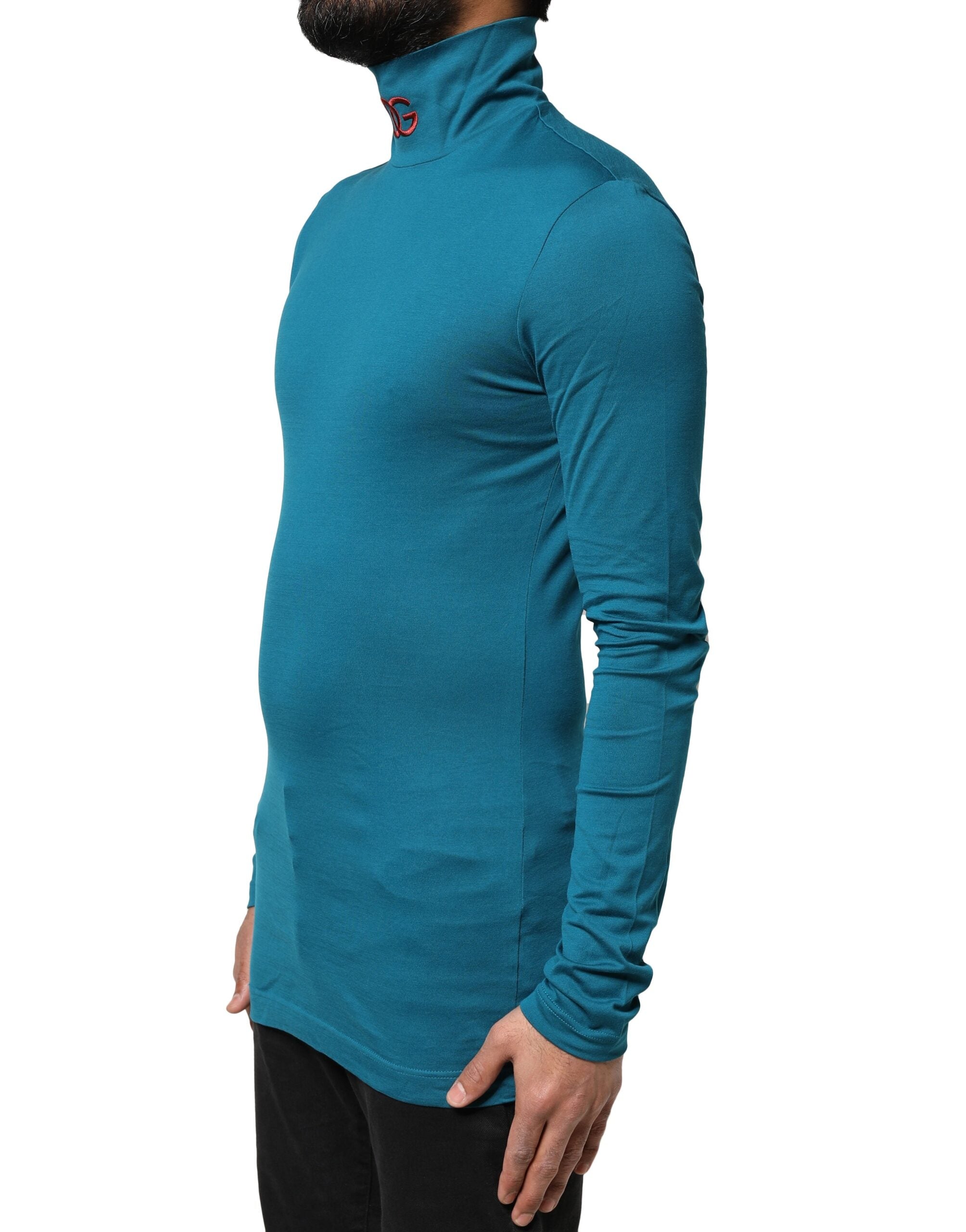 Blauer Baumwollrollkragenpullover mit langen Ärmeln