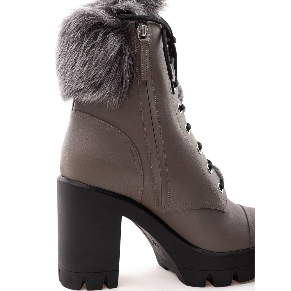 Beigefarbene Schnürstiefel aus Öko-Leder