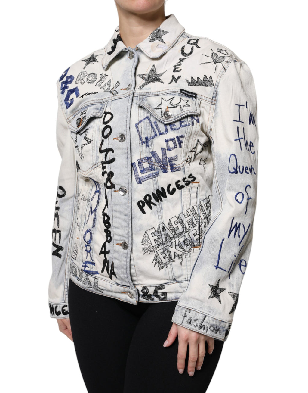 Hellblaue Jeansjacke mit Graffiti-Knopfleiste