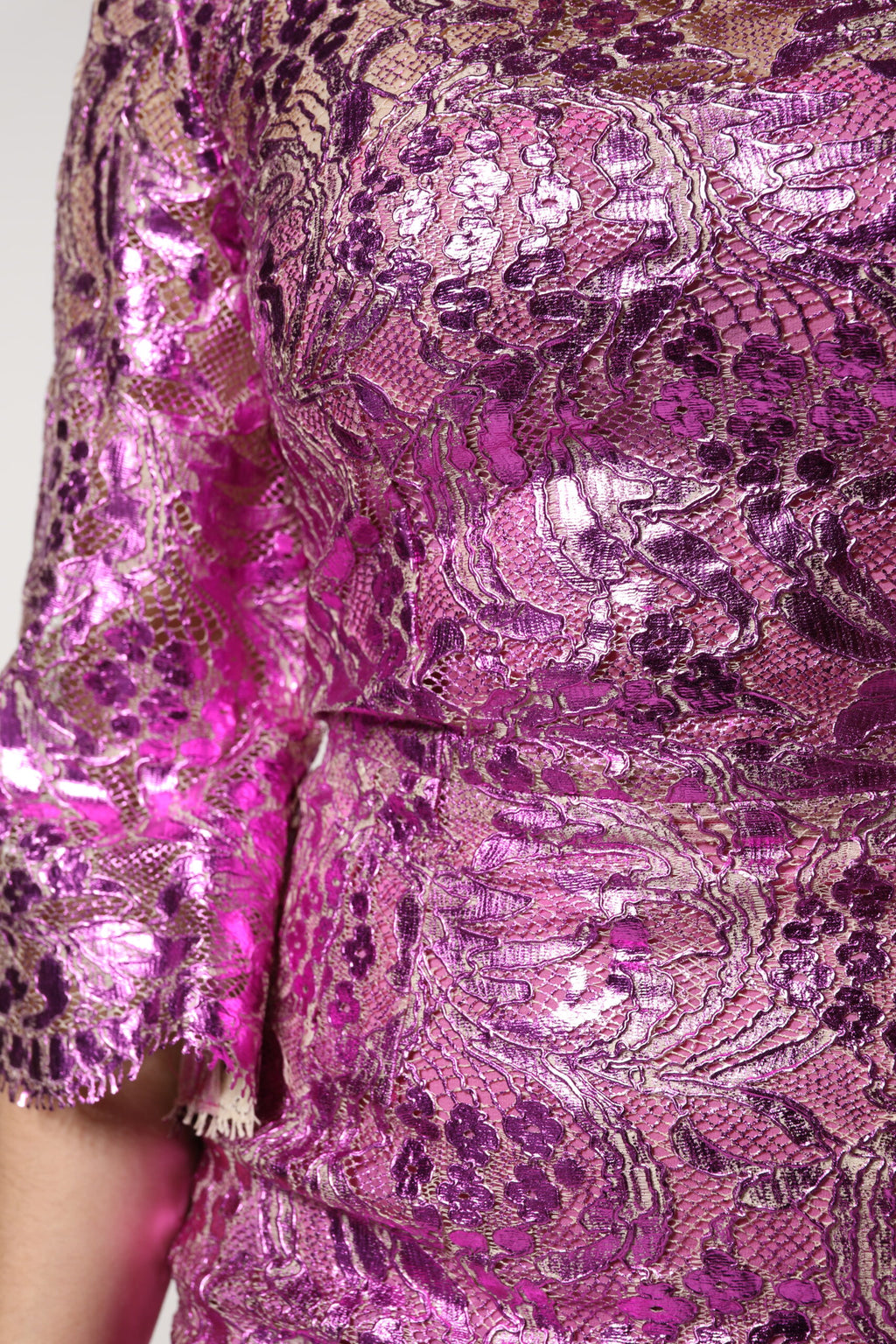 Metallic fuchsia geblümtes Mini-Scheidenkleid