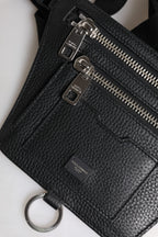 Gürteltasche für Herren aus schwarzem Kalbsleder mit Logo-Plakette