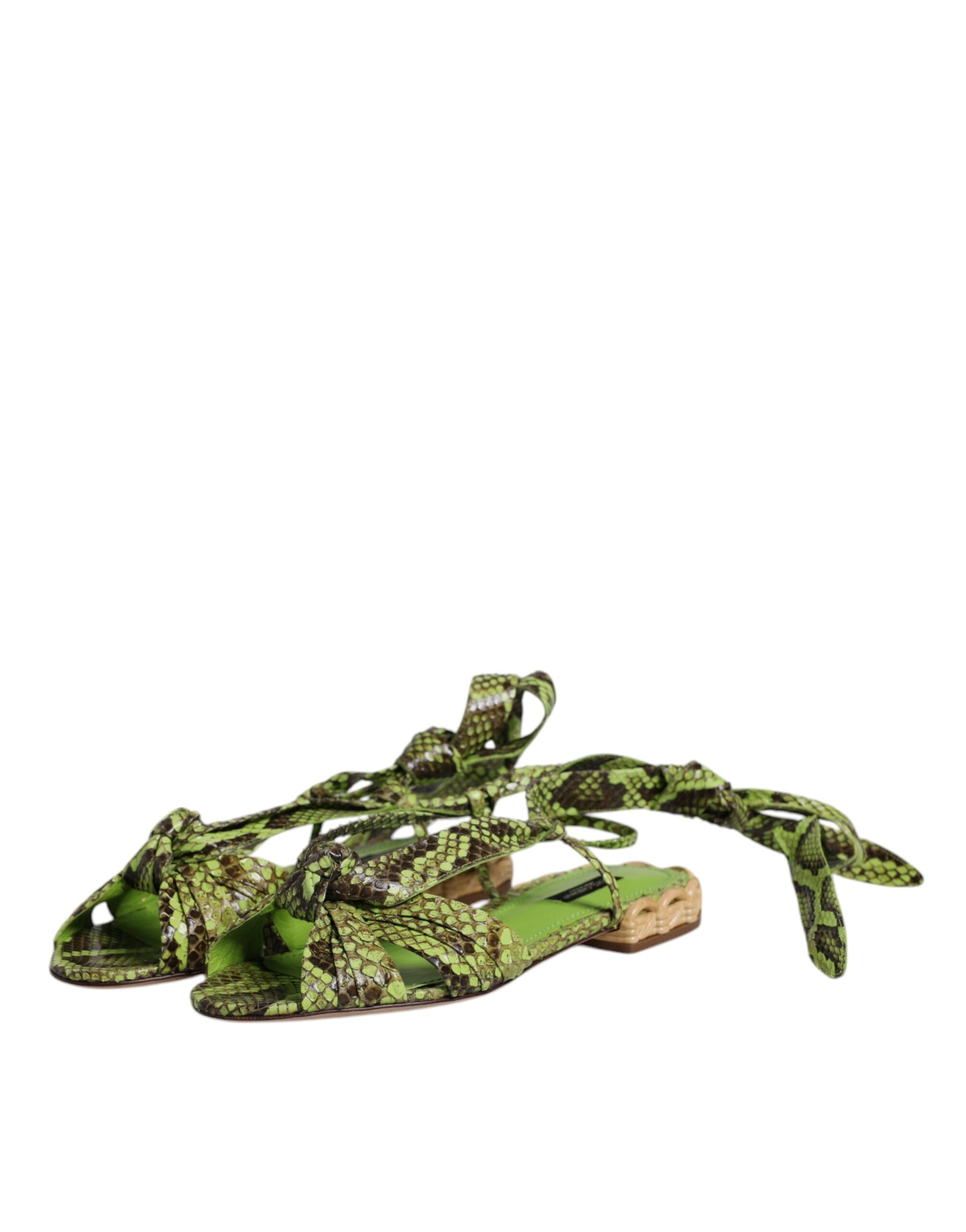 Grüne Sandalen mit Knöchelriemen im Animal-Print