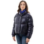 Blaue Polyamid-Jacke in voller Länge