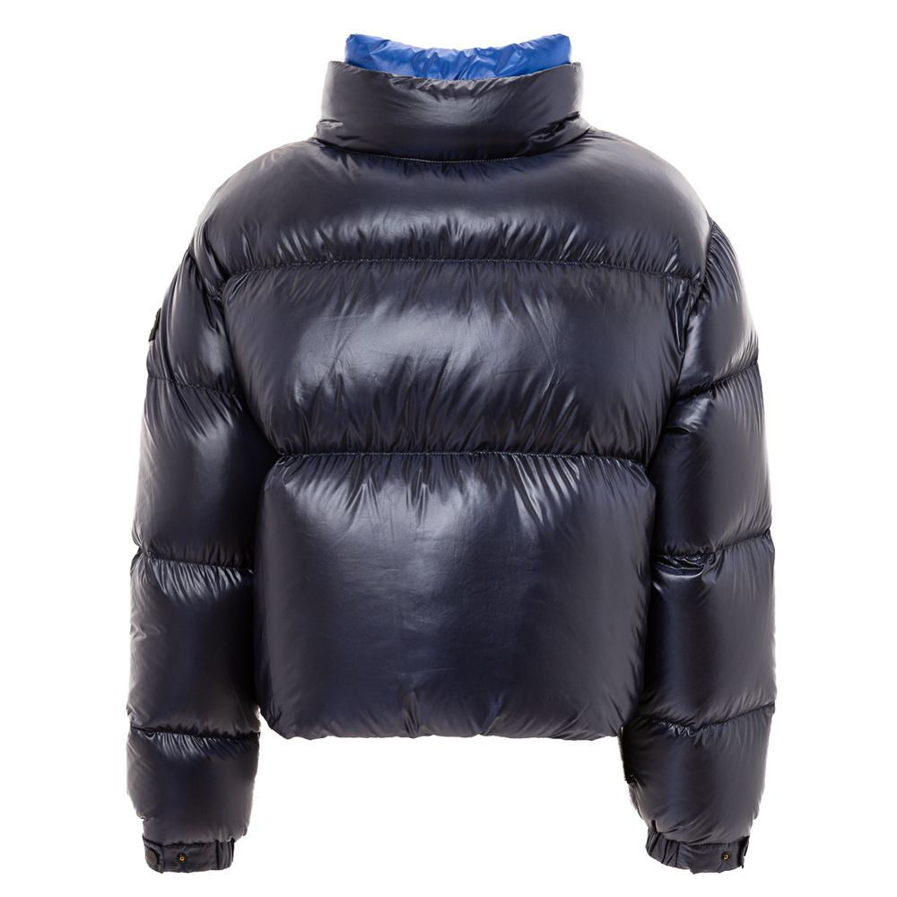 Blaue Polyamid-Jacke in voller Länge