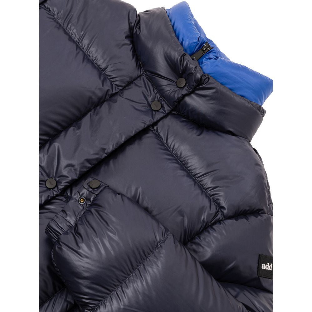 Blaue Polyamid-Jacke in voller Länge