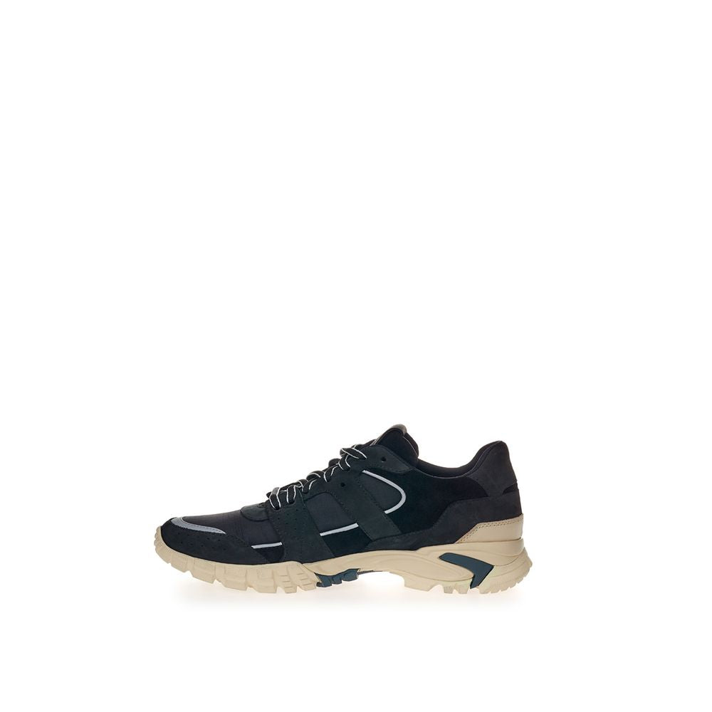 Schwarze Sportsneaker aus Wildleder