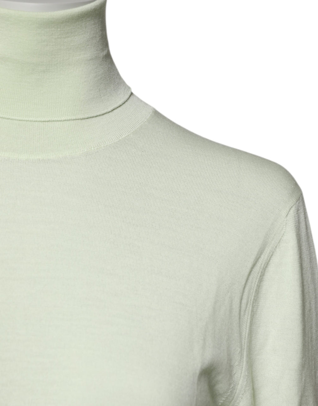 Hellgrüner Rollkragenpullover aus Wolle