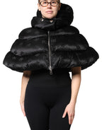 Schwarze, wattierte Pufferjacke mit Kapuze, durchgehendem Reißverschluss, in Cropped-Passform