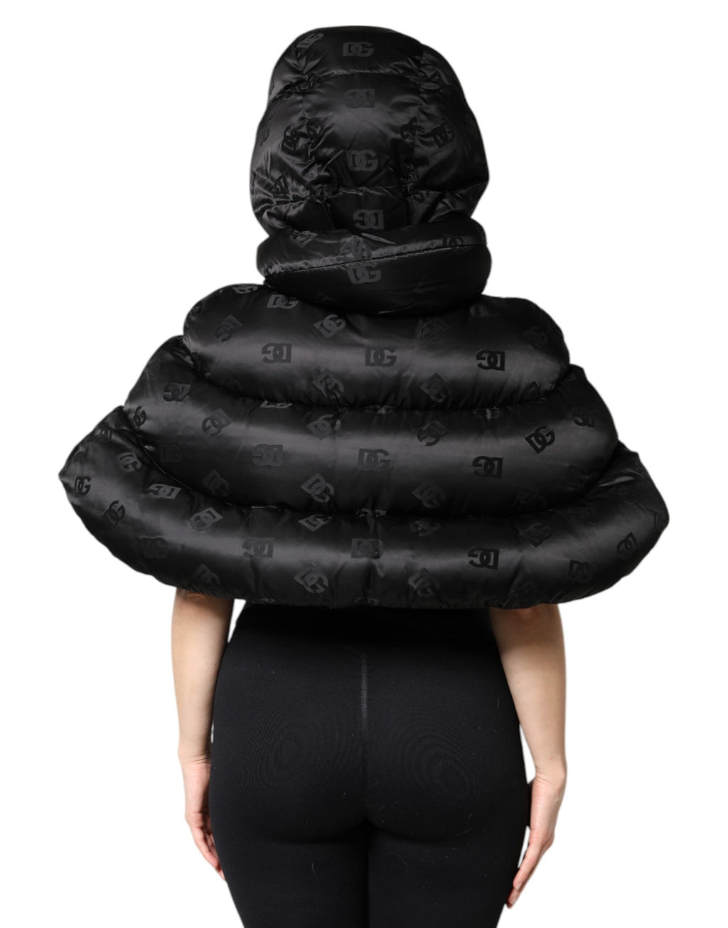 Schwarze, wattierte Pufferjacke mit Kapuze, durchgehendem Reißverschluss, in Cropped-Passform