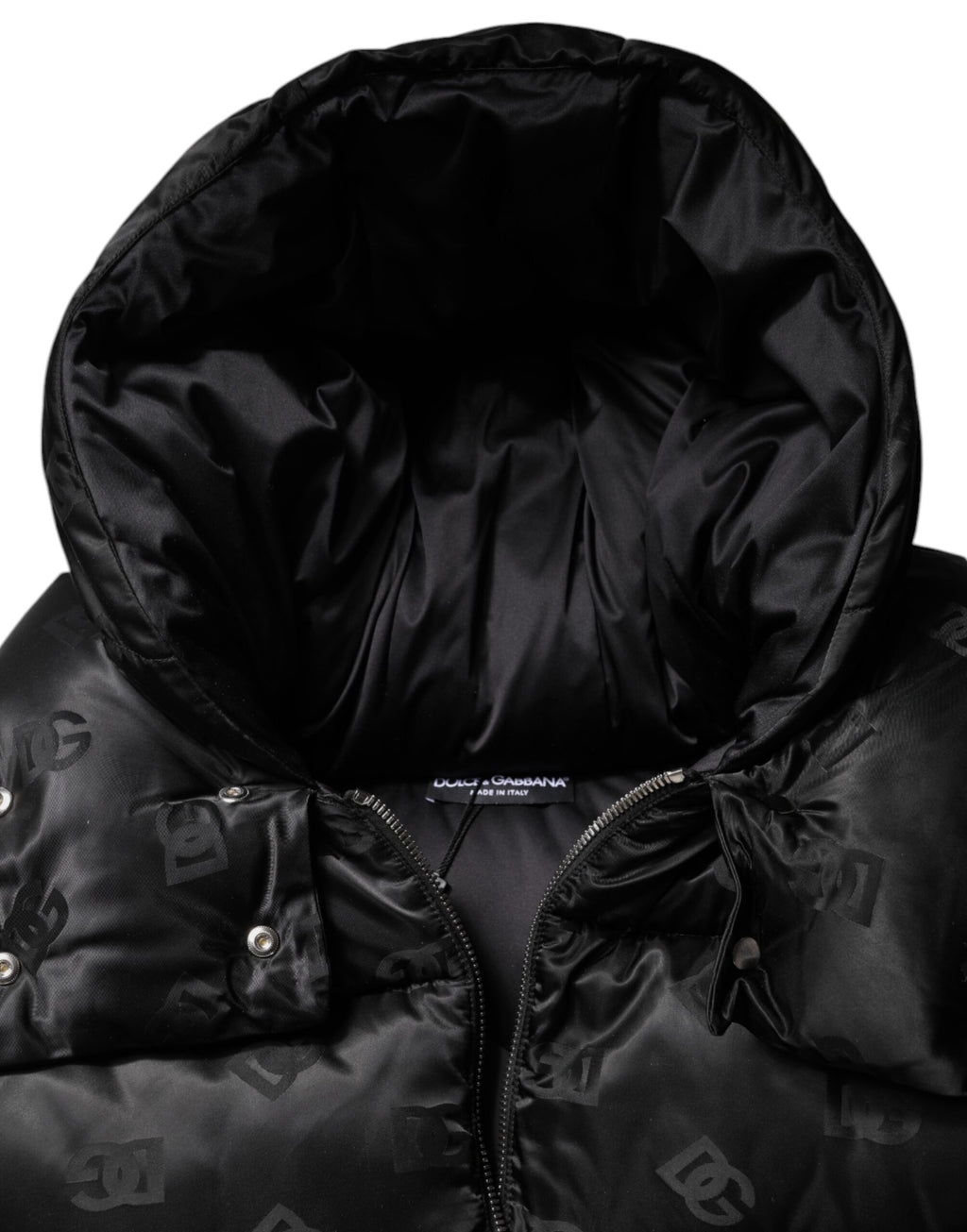 Schwarze, wattierte Pufferjacke mit Kapuze, durchgehendem Reißverschluss, in Cropped-Passform