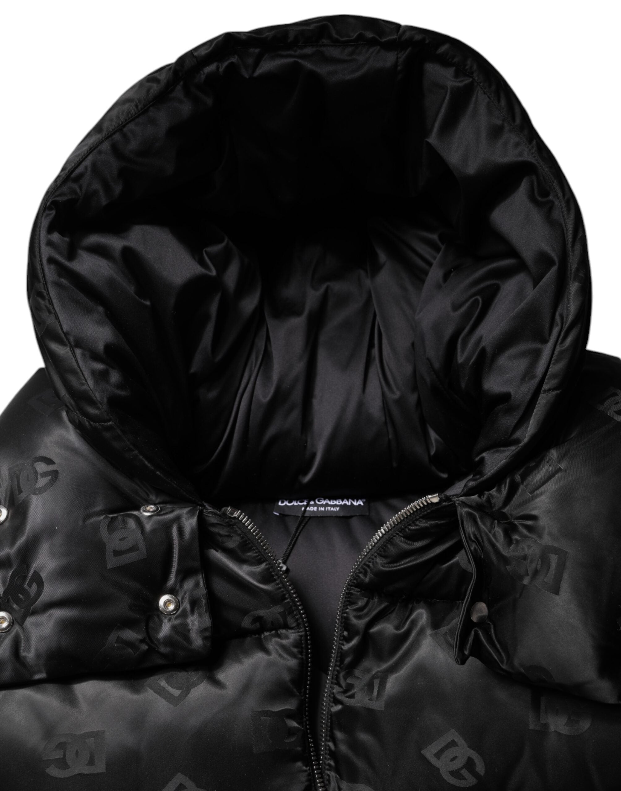 Schwarze, wattierte Pufferjacke mit Kapuze, durchgehendem Reißverschluss, in Cropped-Passform