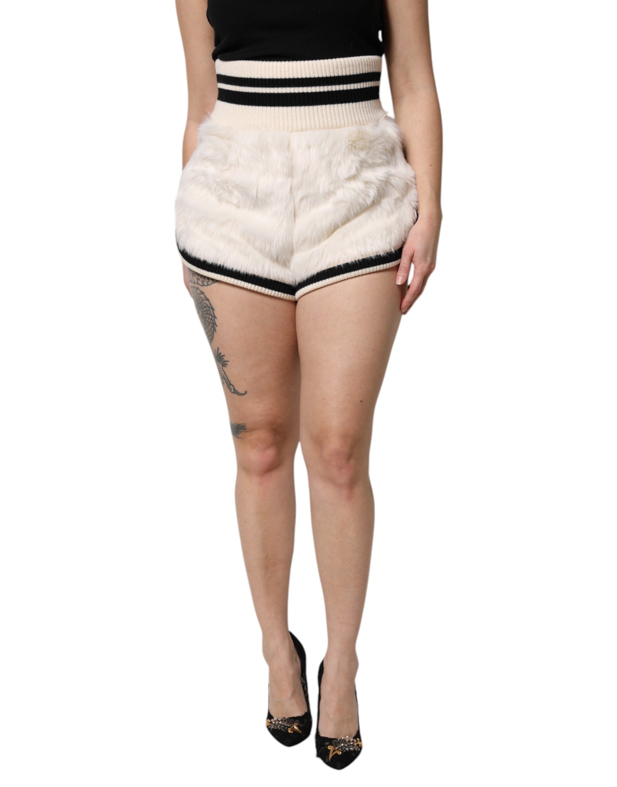 Weiße Hot Pants aus Kunstpelz mit hoher Taille